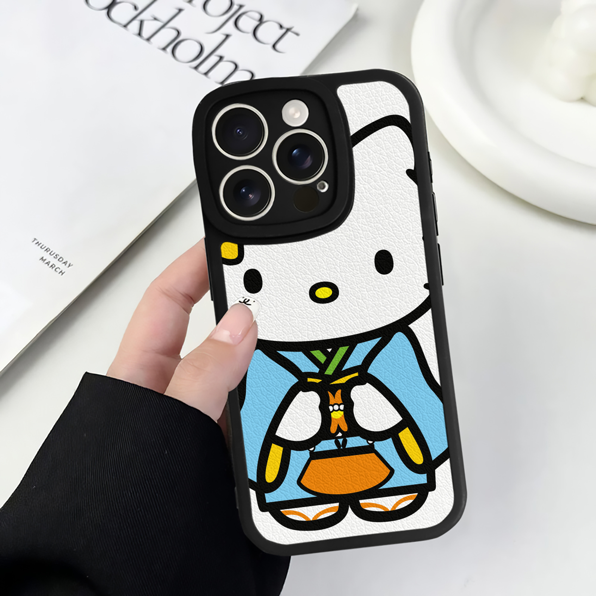 （画像用） Hello Kitty ハローキティ 【iPhone 16シリーズ対応】シリコンスマホケース（レザー調） 材質：シリコン